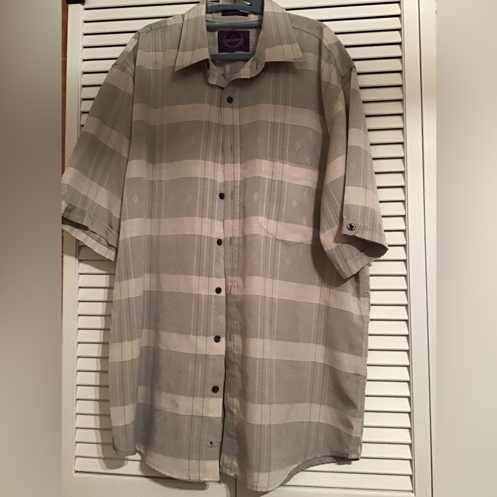 3/$15 must buy 3 listings Men’s short sleeve shirt